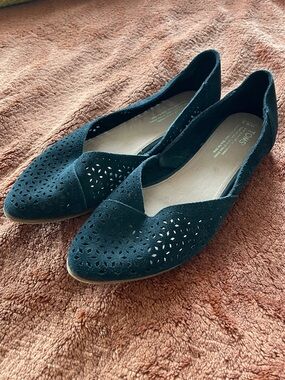 TOMS Women's Black Suede Flats